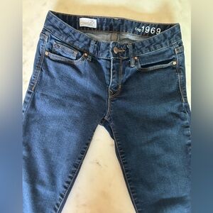 Gap jeans 1969 size 25 regular, medium wash